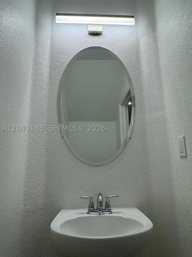 Building Photo - 3526 NW 29th Ct