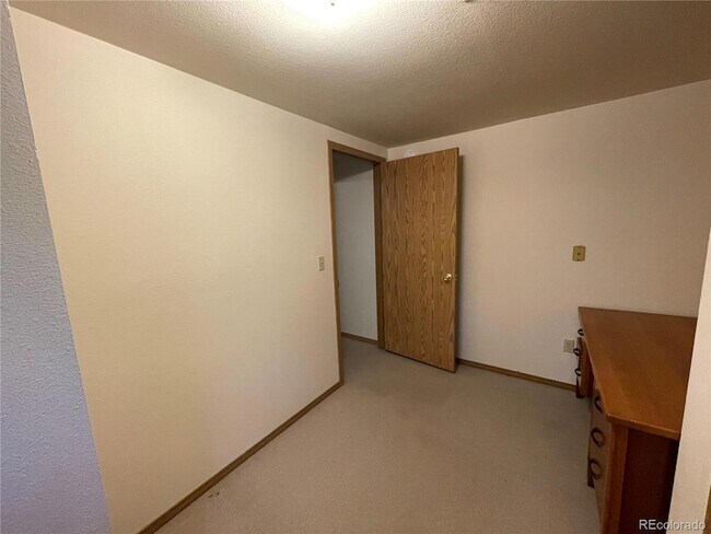 Building Photo - 6534 Zinnia St