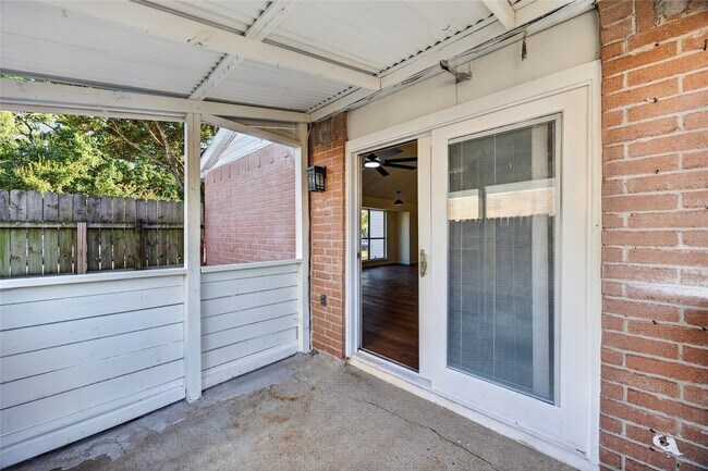 Building Photo - 24114 4 Sixes Ln