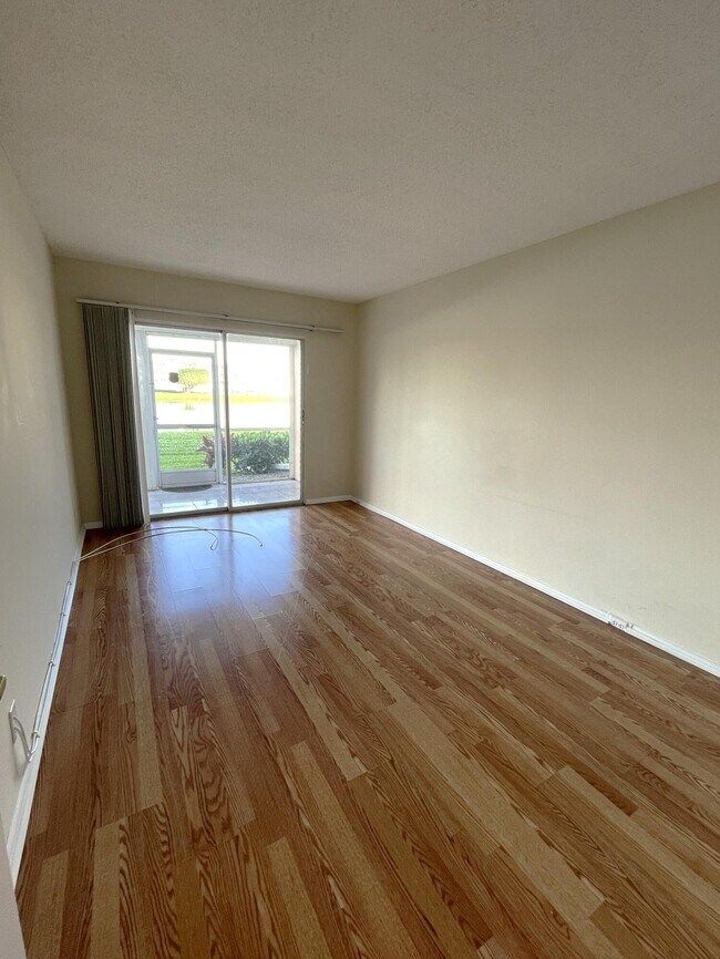 Building Photo - 1020 Exeter