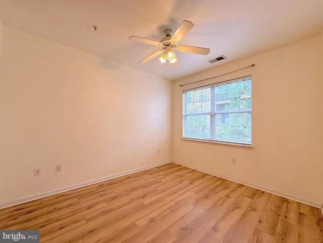 Building Photo - 12921 Centre Park Cir