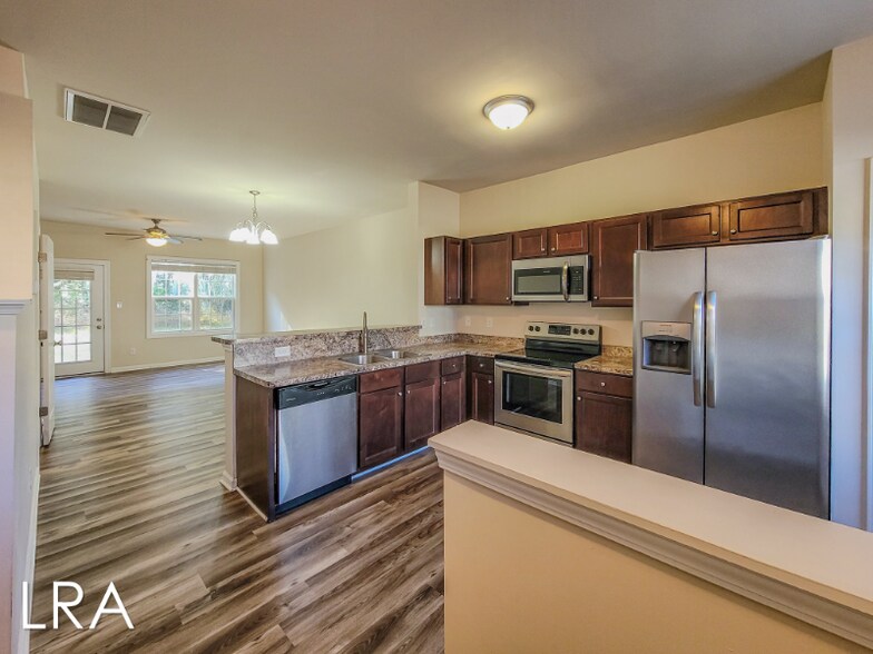 Building Photo - 127 Beacon Woods Dr