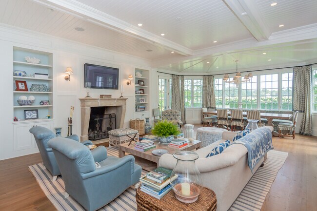 Building Photo - 587 Sagaponack Road