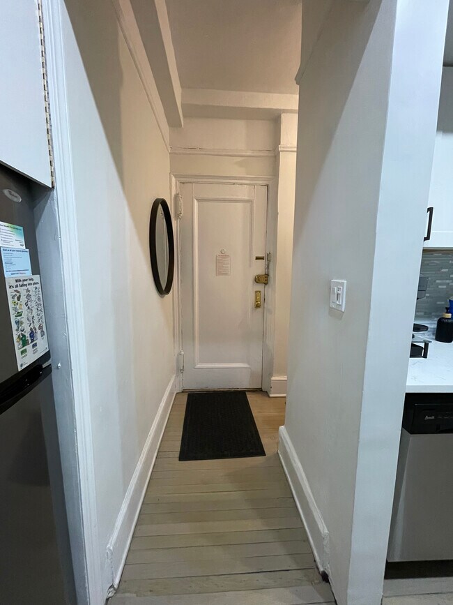 Building Photo - 50 W 106th St