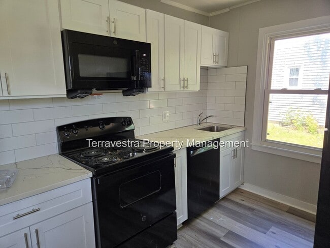Primary Photo - Upper Deerfield 3 bed