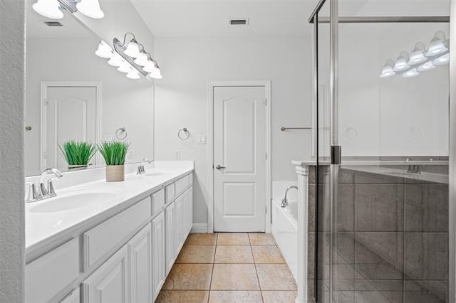 Building Photo - 720 E 1st St