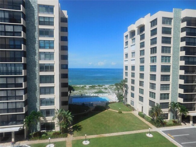 Building Photo - 627 Alhambra Rd