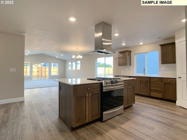 Building Photo - A Must see Hermiston Home!!
