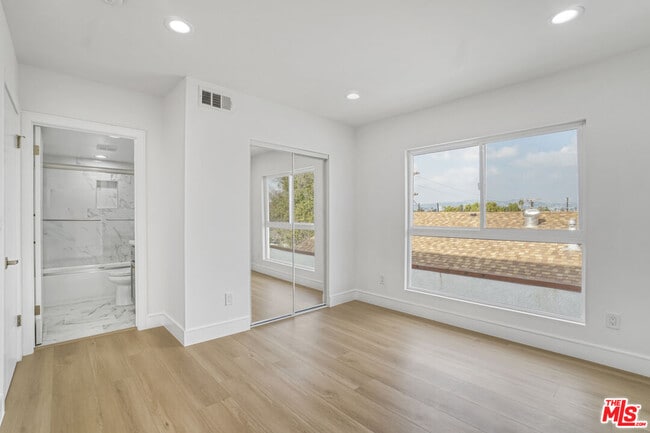 Building Photo - 2057 1/2 S Garth Ave