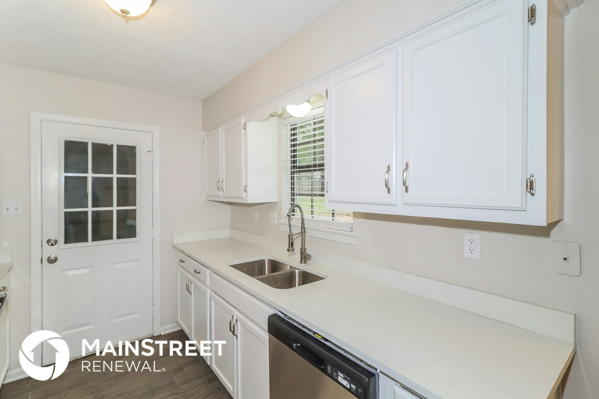 Building Photo - 7120 Oak Forest Dr