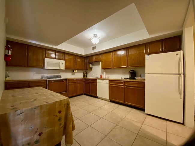 Building Photo - Beautiful Two Bed Two Bath Condo in the Pl...