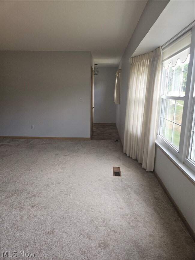 Building Photo - 7010 Carriage Hill Dr