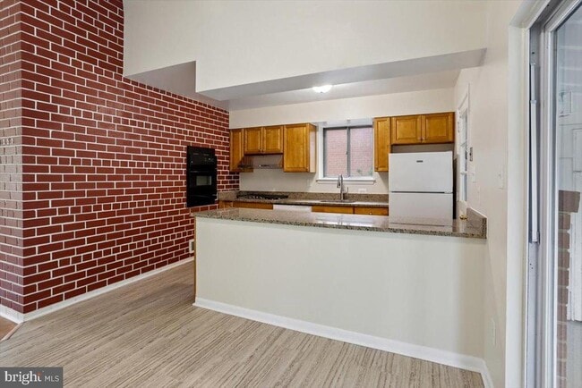 Building Photo - 901 Kenbrook Dr