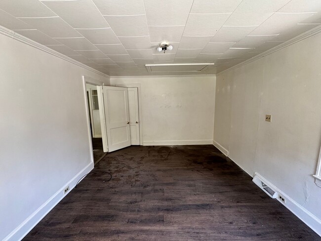 Building Photo - 2/1 with extra space in Uptown Shelby, NC
