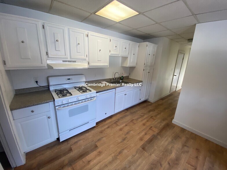 Building Photo - 46 Almont St