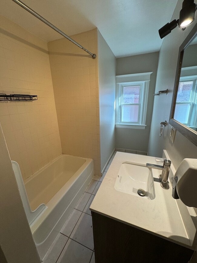 Building Photo - 1657 5th Ave