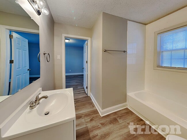 Building Photo - 2801 Attaberry Dr