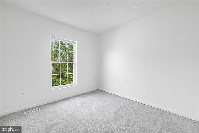 Building Photo - 11304 Southlakes Dr