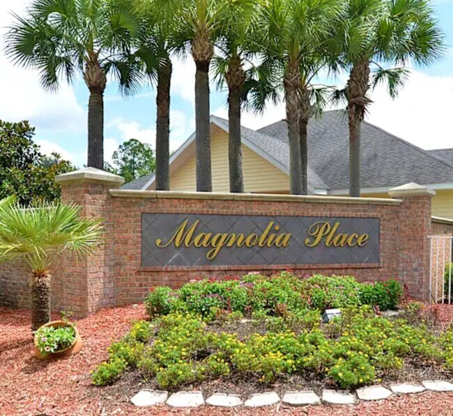 Building Photo - 1 Bed / 1.5 Bath – Magnolia Place