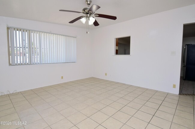 Building Photo - 3156 N Vista Del Forte Dr