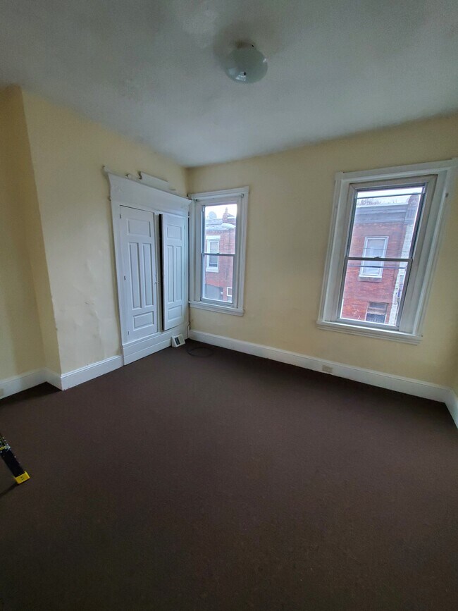 Master bedroom - 4435 N Cleveland St