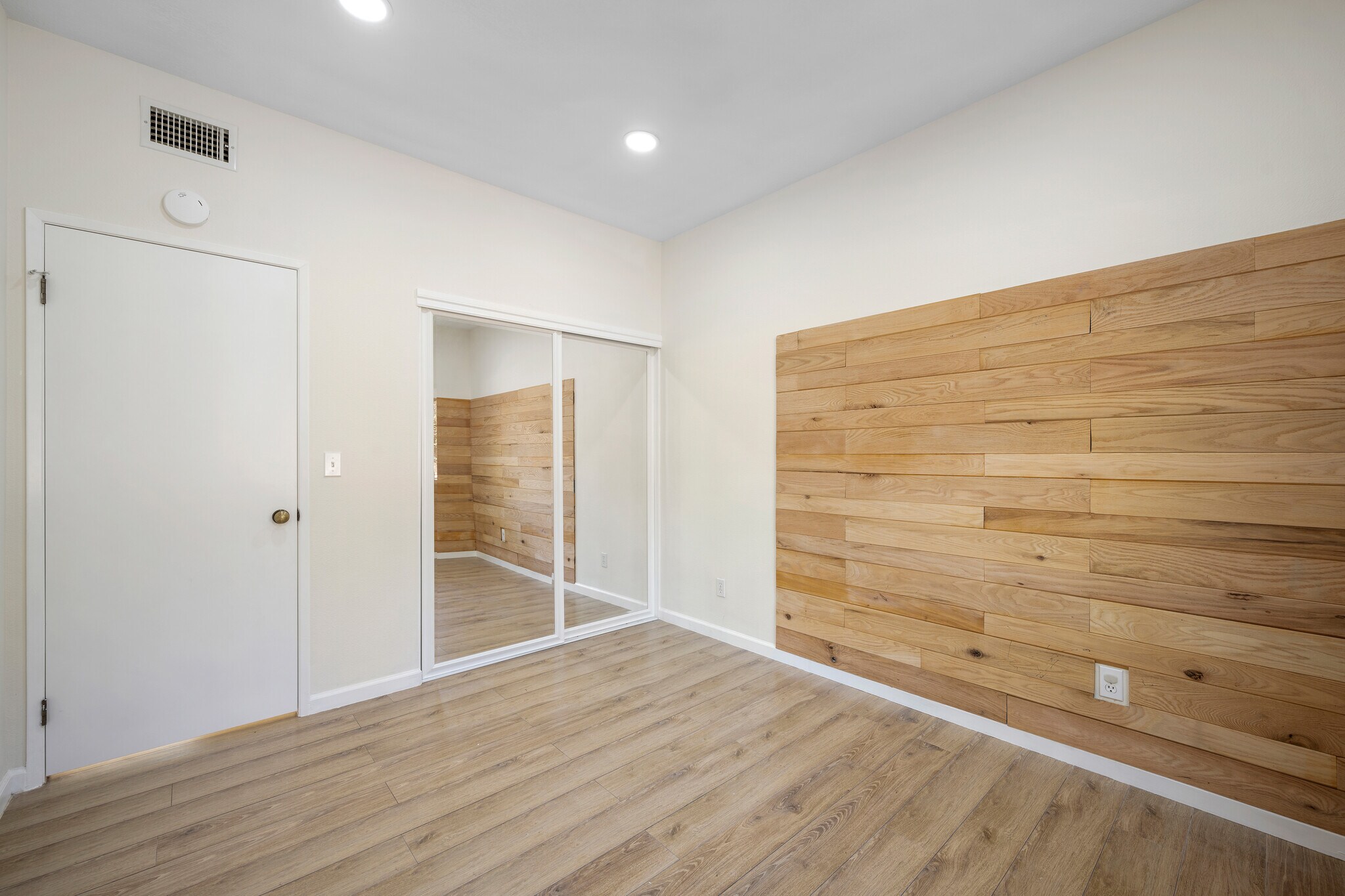 Building Photo - 27031 Benton Ct
