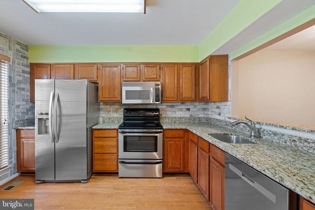 Building Photo - 8303 Linden Oaks Ct