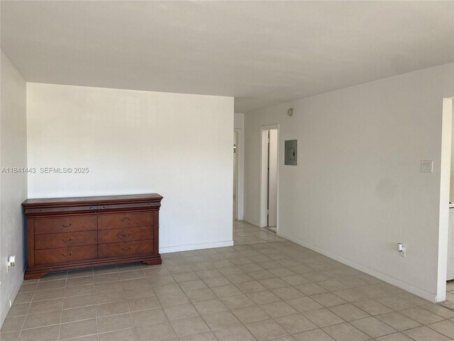 Building Photo - 15600 NE 6th Ave