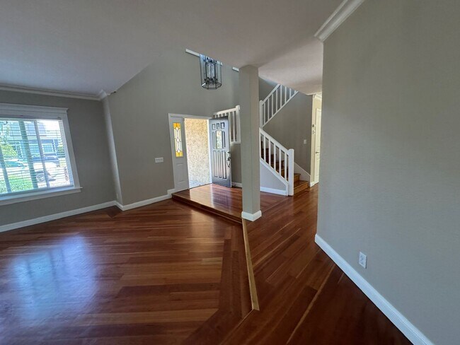 Building Photo - Fully remodeled home, Pet friendly with A/...