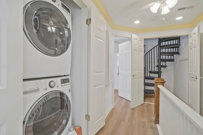 Building Photo - North Arlington 4 BR 5.5 BA Home