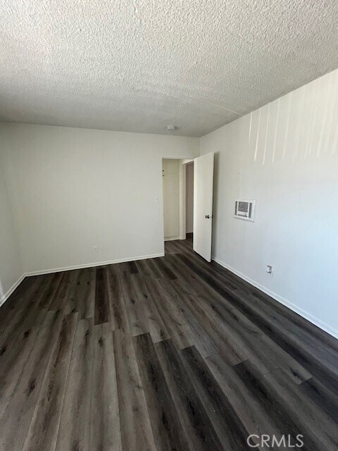 Building Photo - 685 E Vista Chino