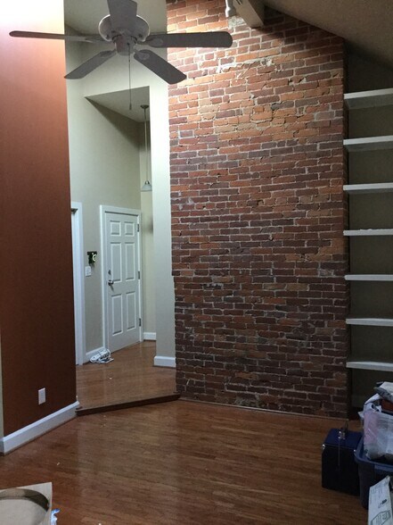 Great Room (view toward entry) - 714 Buchanan St