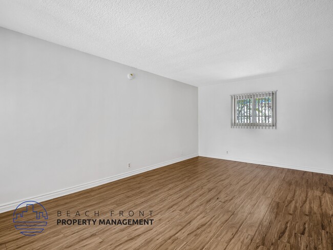 Building Photo - 8910 Sepulveda Eastway