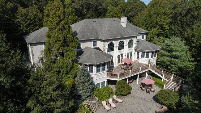 Building Photo - 11 Eastwood Ct