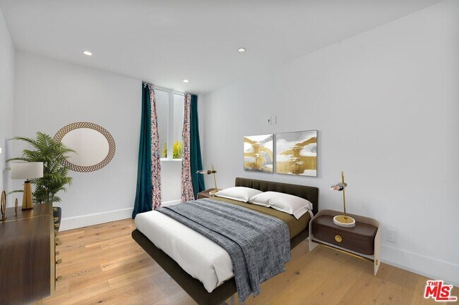 Building Photo - 656 California Ave