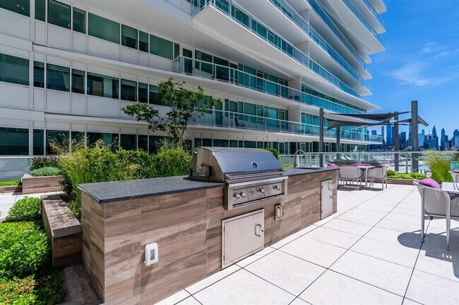 Building Photo - 800 Ave at Port Imperial