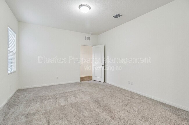 Building Photo - 14374 Palm Ridge