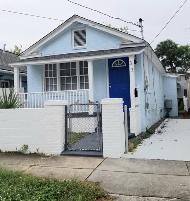 Building Photo - Available 8/1. Beautiful 3 BR/2 BA Home in the Heart of Downtown Charleston!