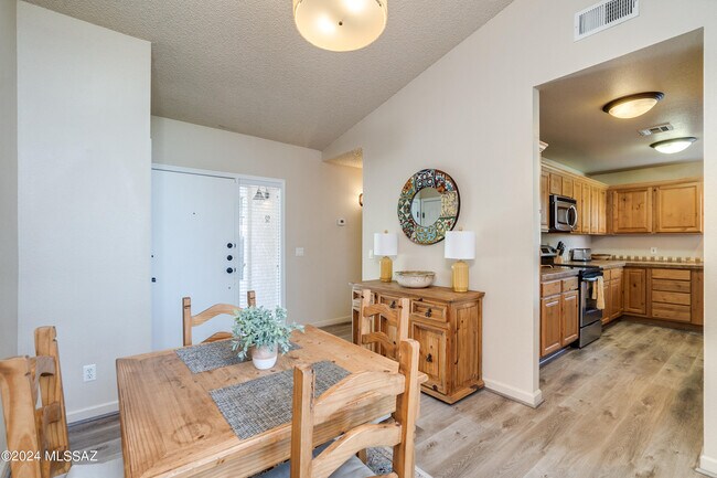 Building Photo - 6441 N Tierra De Las Catalinas