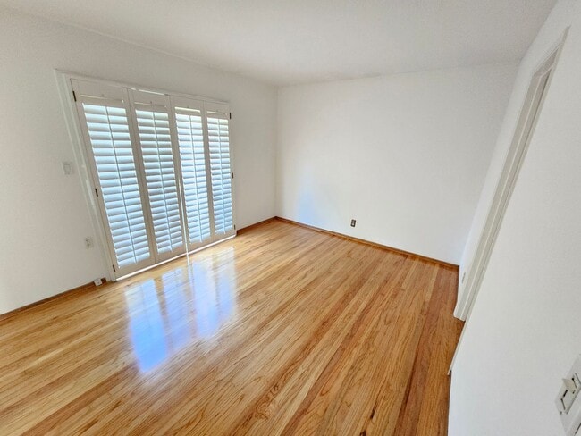 Building Photo - Beautiful Baker West Neighborhood