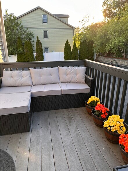 Building Photo - 60 Sylvan St