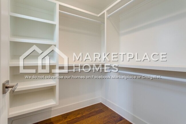 Building Photo - 2119 Herman St