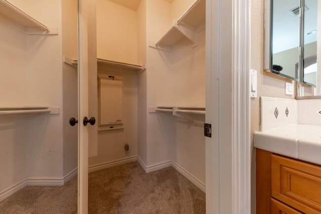 Building Photo - Beautiful 4 Bedroom 4 Bath House with Pool & Spa in Arroyo Vista