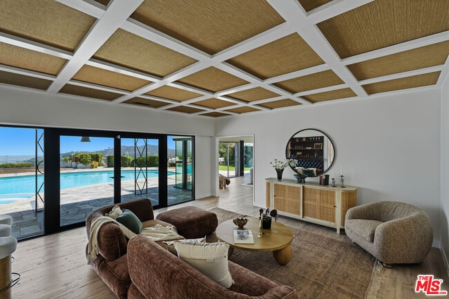 Building Photo - 8416 Skyline Dr