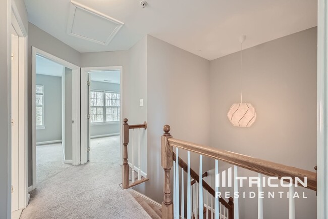 Building Photo - 8007 Apple Valley Dr