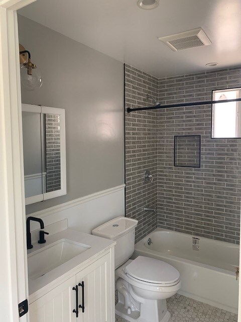 Building Photo - 2229 S Longwood Ave