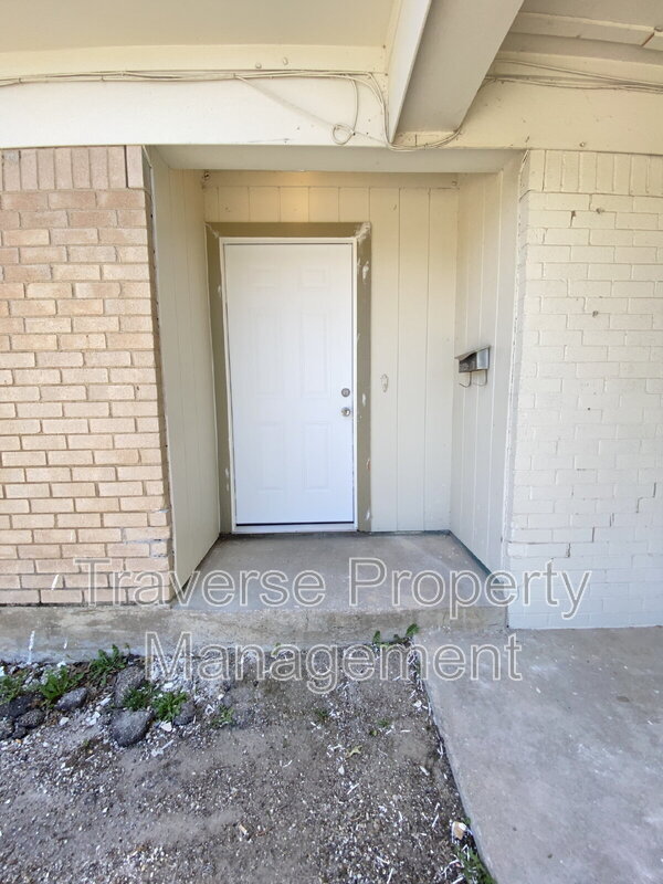 Building Photo - 6812 Trail Lake Dr