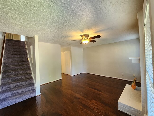 Building Photo - 17742 Kings Park Ln