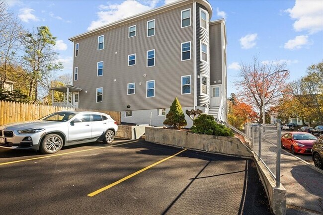 Building Photo - 9 Upsala St