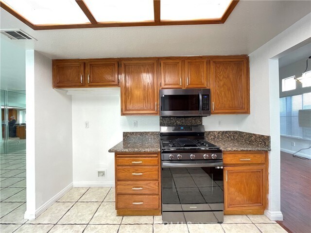 Building Photo - 16615 Windcrest Dr